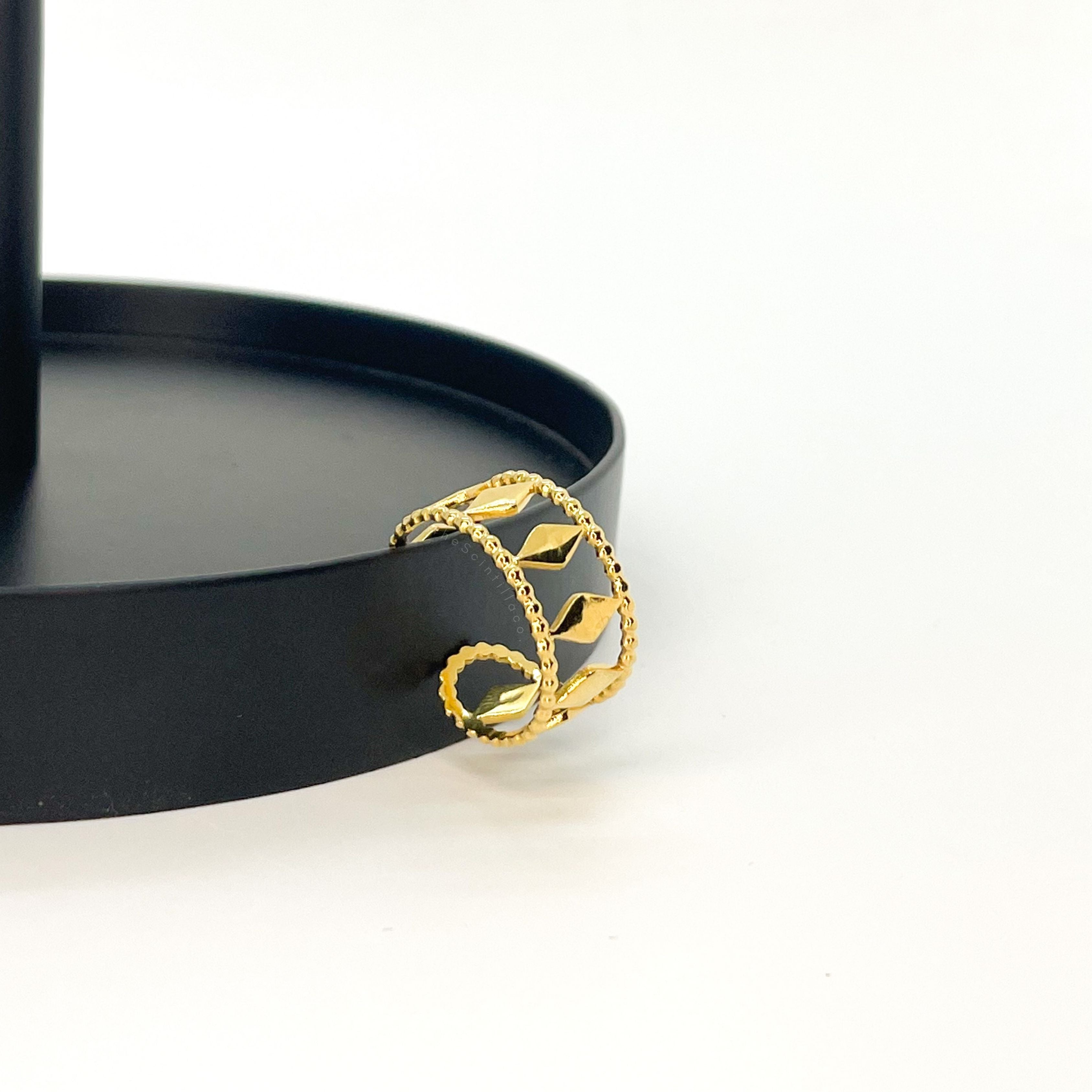Vega Leaf Adjustable Ring